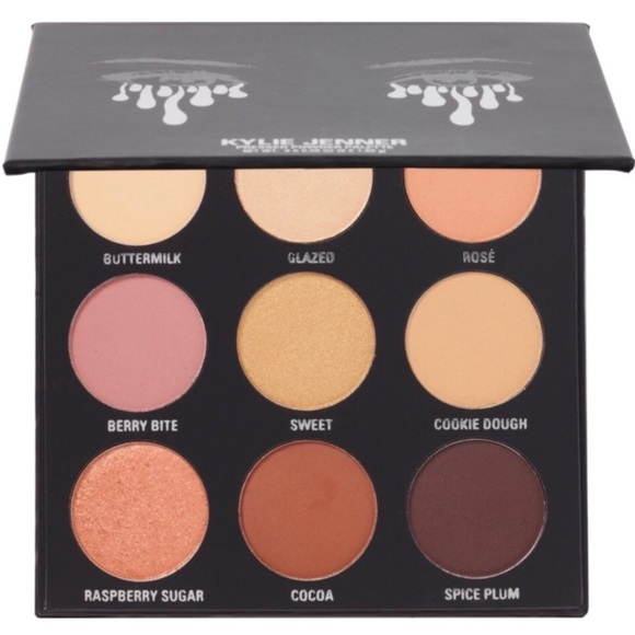 🎉HP🎉 Kylie The Sorta Sweet Eyeshadow Palette - Picture 2 of 13